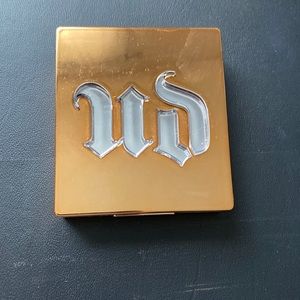 Urban Decay- Stay Naked The Fix powder foundation